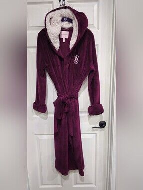 Victoria's Secret Plush Hooded Robe in Deep Plum